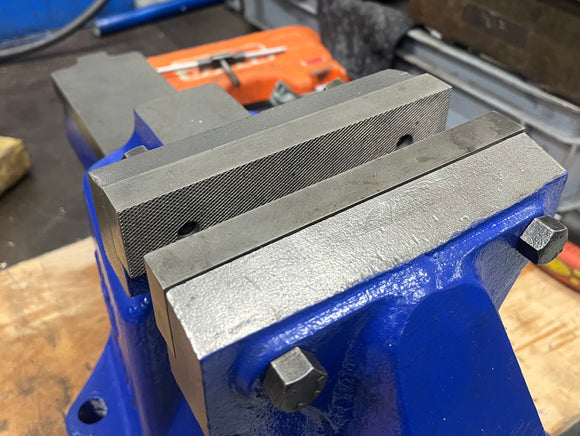 Record heavy shop duty vice